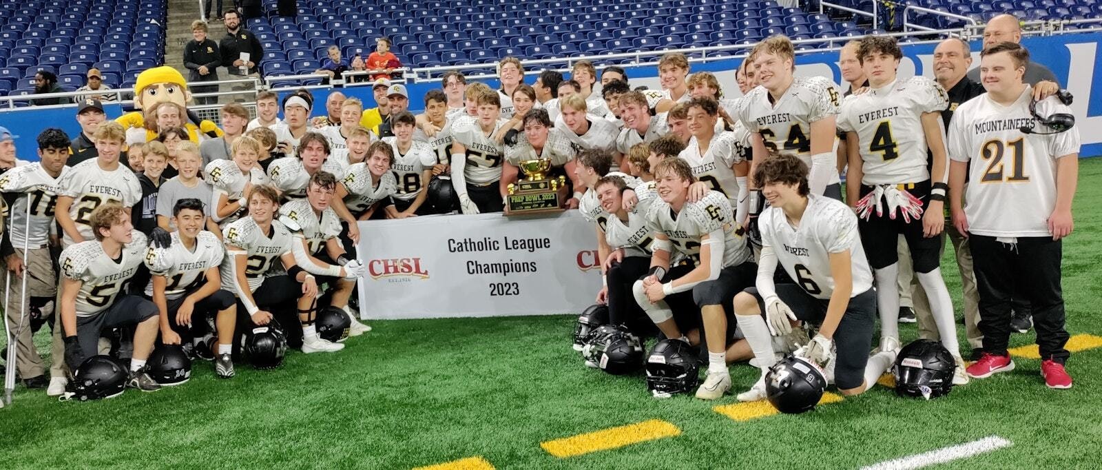 In 2023, Everest Collegiate defeated Lutheran North 35-28 for its fourth CHSL Prep Bowl Cardinal Division victory. The Mountaineers are once again favored to win the Intersectional-2 division. (Photo by Don Horkey | Special to Detroit Catholic)