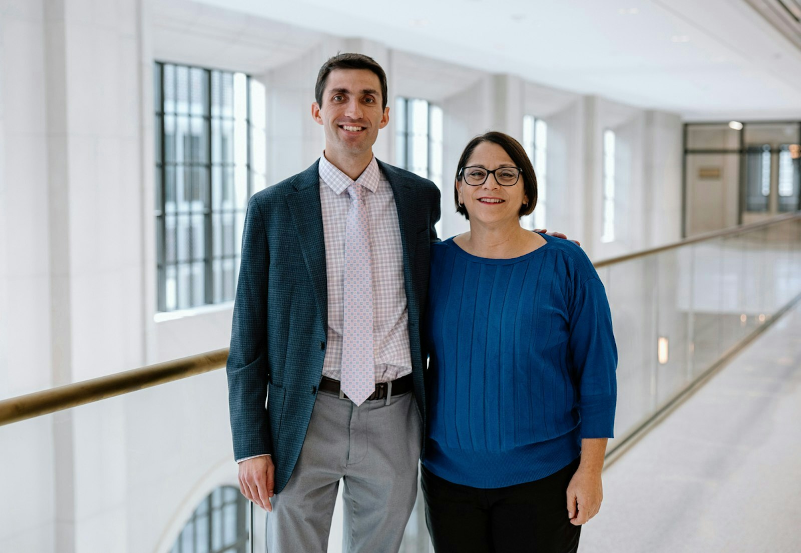 Los profesores de teología Colin Whitehead y Rebecca Joseph lideran el programa OCIT de Catholic Central, el cual, según Joseph, ayuda a evitar que los estudiantes interesados en convertirse al catolicismo "se pierdan en el camino".