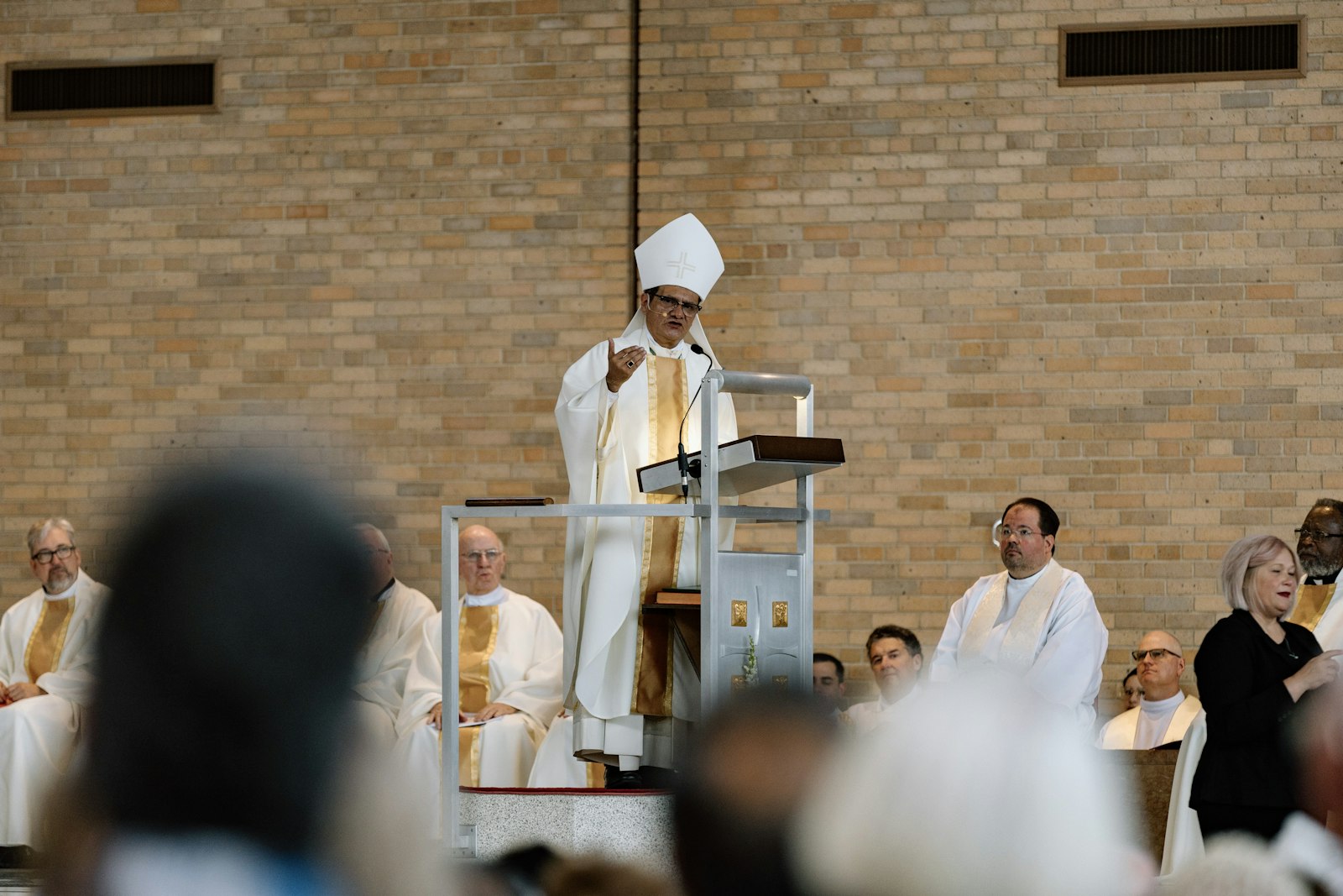 El Obispo Auxiliar Arturo Cepeda pronunció el discurso de apertura en español y celebró la Misa junto con el Arzobispo de Detroit Allen H. Vigneron. (Alissa Tuttle | Especial para Detroit Catholic)