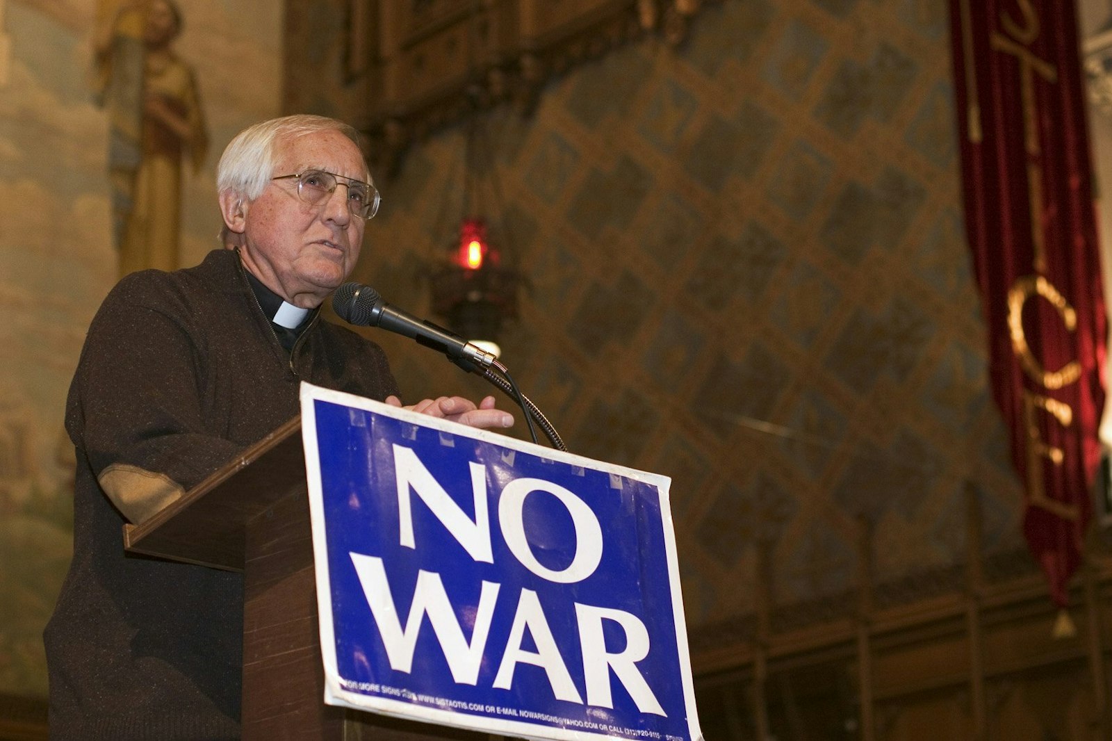 Bishop Gumbleton addresses several hundred anti-war activists at Central United Methodist Church in Detroit on March 18, 2005, to mark the second anniversary of the U.S. invasion of Iraq. (Jim West | CNS photo)