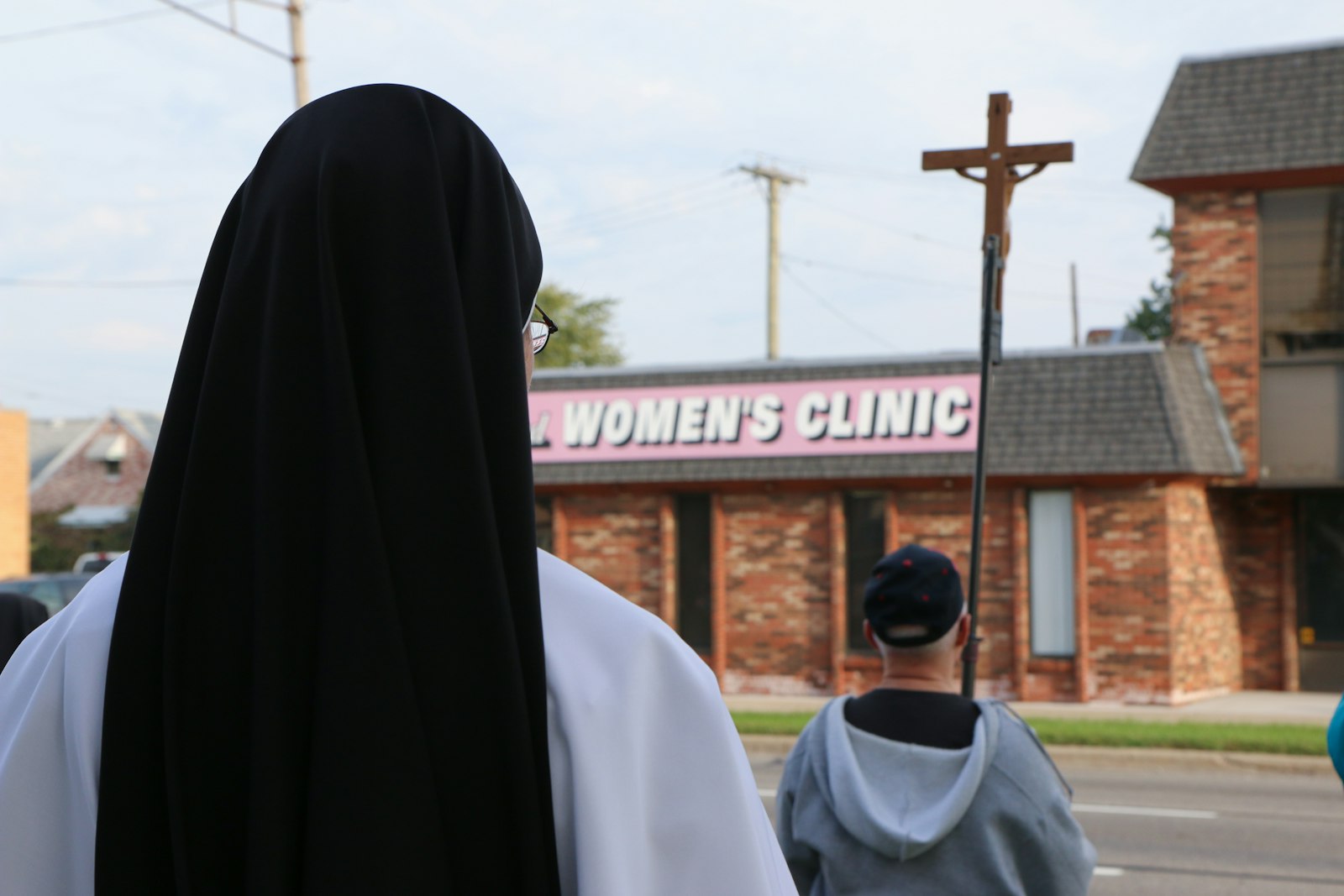 A religious sister prays outside an abortion clinic on 8 Mile Road in Eastpointe in 2014. (Photo by Dianne Korzeniewski, courtesy of Helpers of God's Precious Infants)