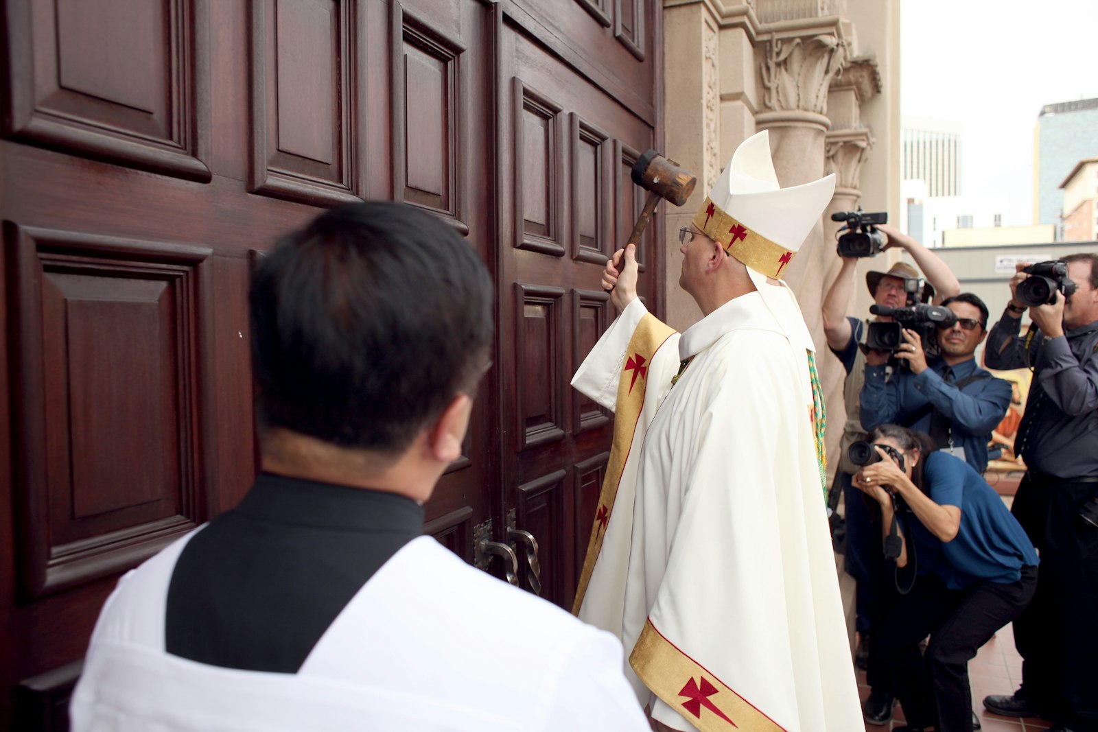 Then-Bishop Edward J. Weisenburger knocks three times on the doors of St. Augustine Cathedral on Nov. 29, 2017, in Tucson, Ariz., as part of his installation as the seventh bishop of Tucson. (Karen Bonar, The Register | CNS photo)