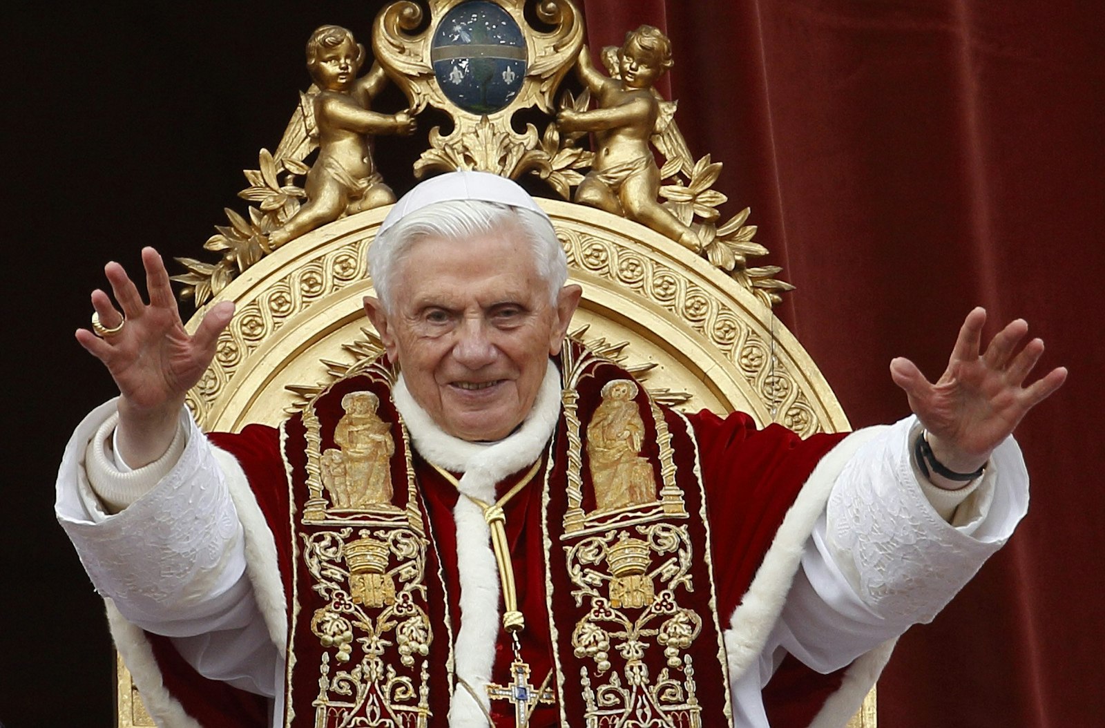 Pope Benedict XVI greets the crowd after delivering his Christmas message "urbi et orbi" (to the city and the world) from the central balcony of St. Peter's Basilica at the Vatican Dec. 25, 2012. (CNS photo/Paul Haring)