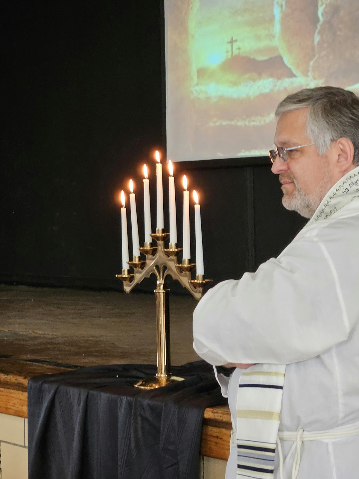 Durante la Semana Santa, los voluntarios participan en una variedad de encuentros formativos para vivir profundamente los misterios santos, entre ellos la Cena Seder y la Misa de Envío el Domingo de Ramos.