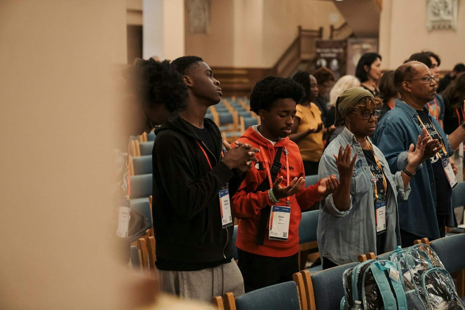 Fieles de Detroit rezan durante una Misa especial el 17 de julio en la SS. Peter and Paul Cathedral en Indianápolis. El Arzobispo Vigneron explicó que Jesús revela su alianza a los humildes de corazón.