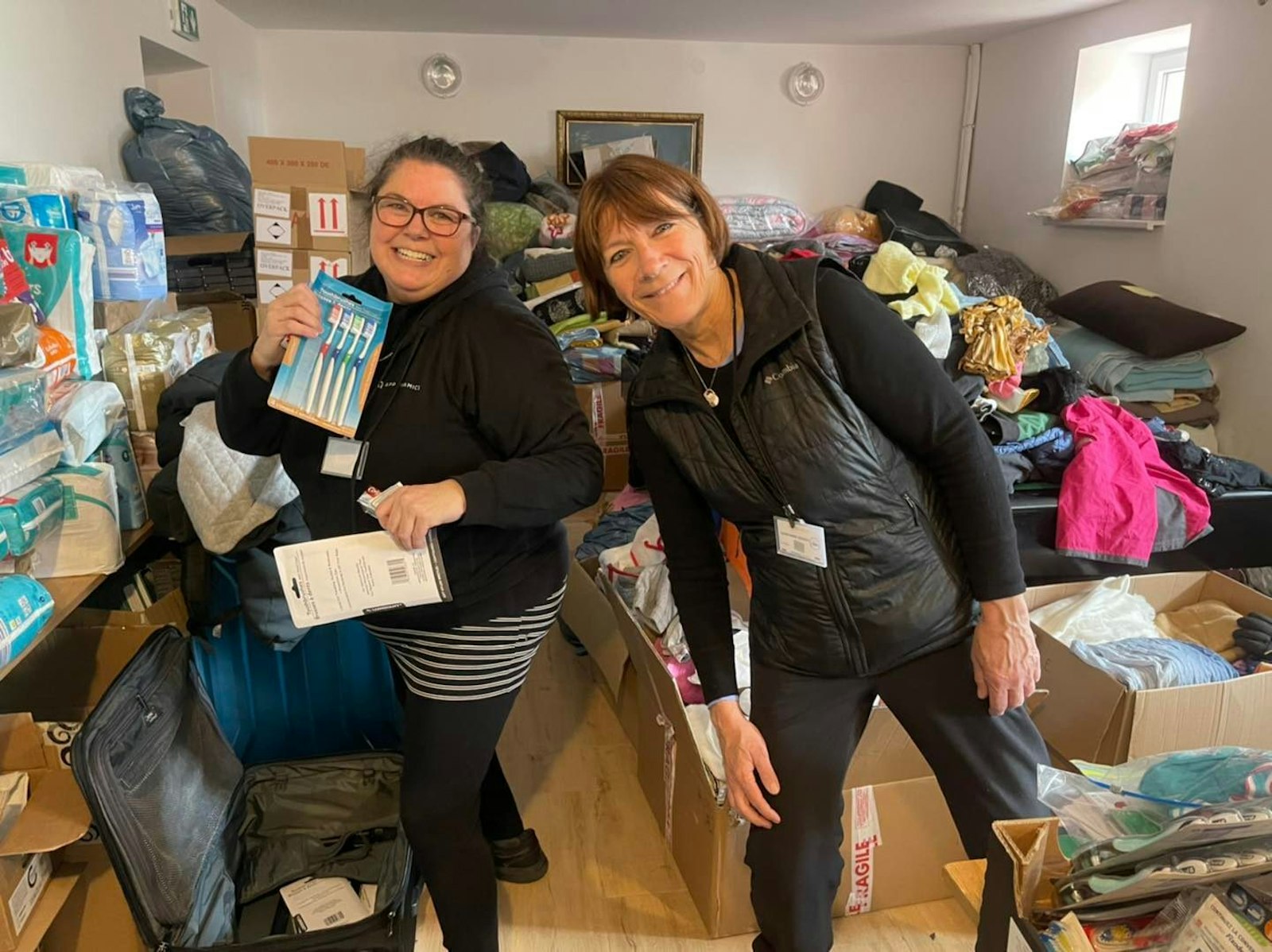 Sue Buckley, a la derecha, dijo que lo que vivió la cambió para siempre. Los polacos, a título individual, también han intensificado considerablemente su ayuda a los refugiados, abriendo sus corazones y sus hogares a los extranjeros que huyen de su patria.