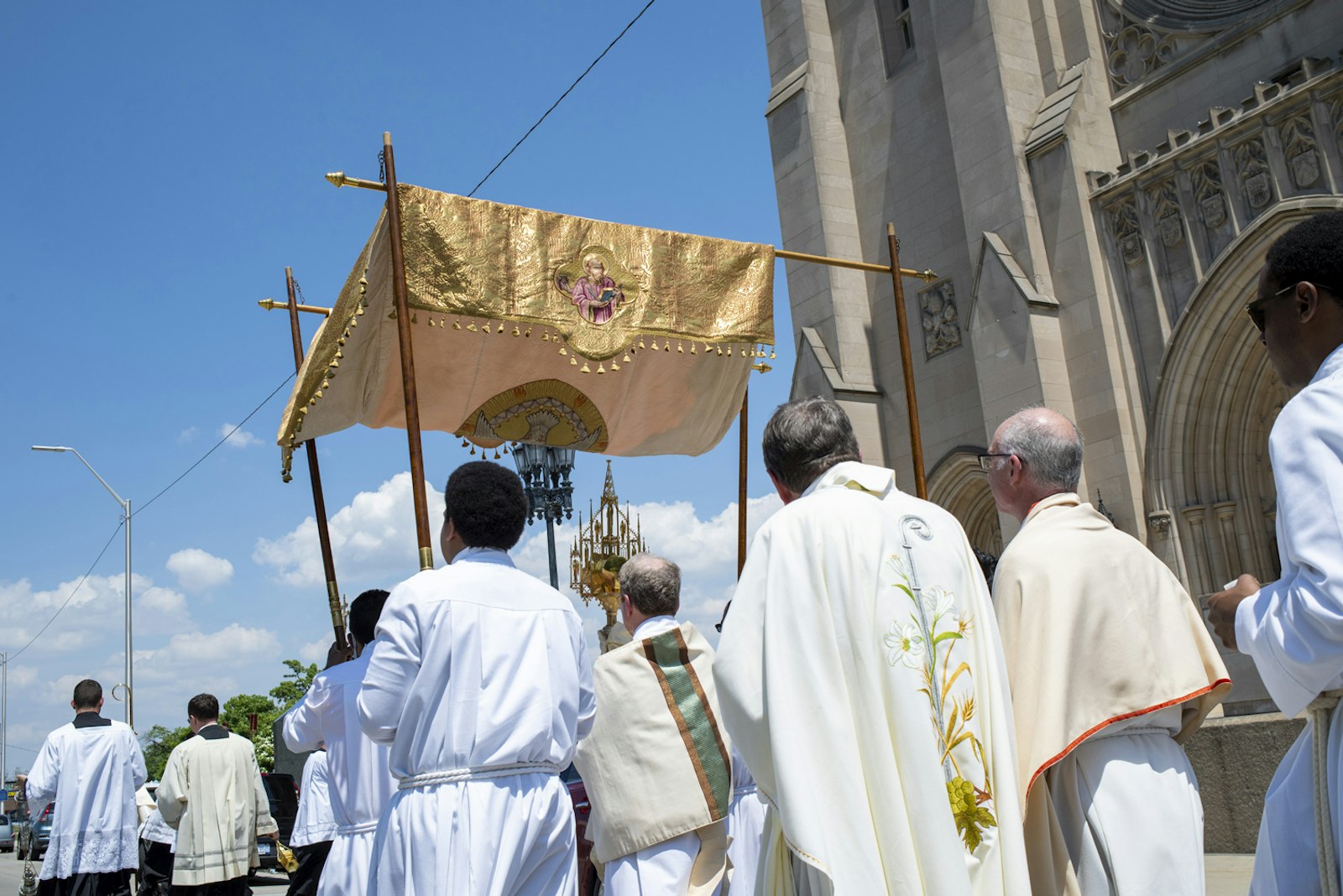 During the diocesan phase of the National Eucharistic Revival, which will take place from June 2022 until June 2023, the Archdiocese of Detroit will encourage Families of Parishes to foster Eucharistic devotion with creative outreaches, 40-hour devotions and perpetual adoration, among other efforts. (Rosa Maria Zamarron | Special to Detroit Catholic)