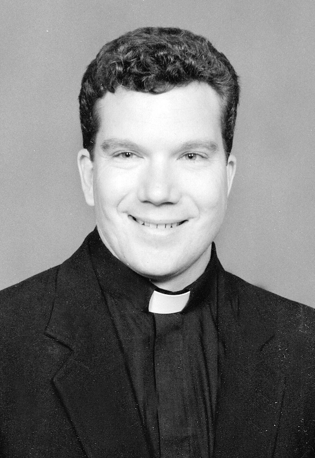 El entonces P. Jeffrey M. Monforton en 2005. Según el Obispo Monforton, que creció en Westland, fue gracias a la influencia de su familia que se formó en su fe a una edad temprana. (Foto de archivo de la Arquidiócesis de Detroit)