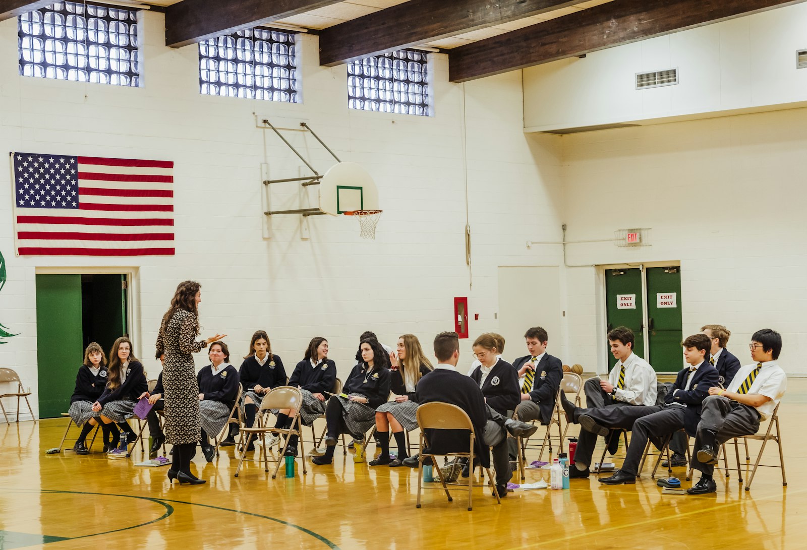 Hannah DeRocher enseña Arte Dramático en la Academia Chesterton de Nuestra Señora de Guadalupe, en lo que es su clase más grande del día. DeRocher, recientemente reconocida por la Fundación Católica de Michigan como una de sus "Educadores Católicos Asombrosos", dijo que las clases pequeñas y las oportunidades de aprendizaje individualizado hacen que la enseñanza en esta escuela sea tan atractiva.