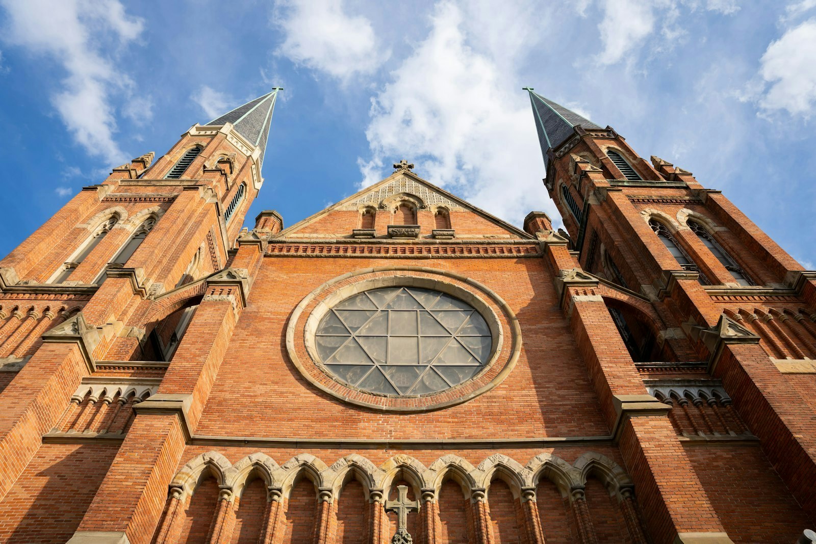 La Basilica of Ste. Anne de Detroit, la parroquia fundadora de la Arquidiócesis de Detroit, fue declarada basílica menor en 2020 como un signo de su importancia histórica y su labor evangelizadora en el vecindario. (Valaurian Waller | Detroit Catholic)