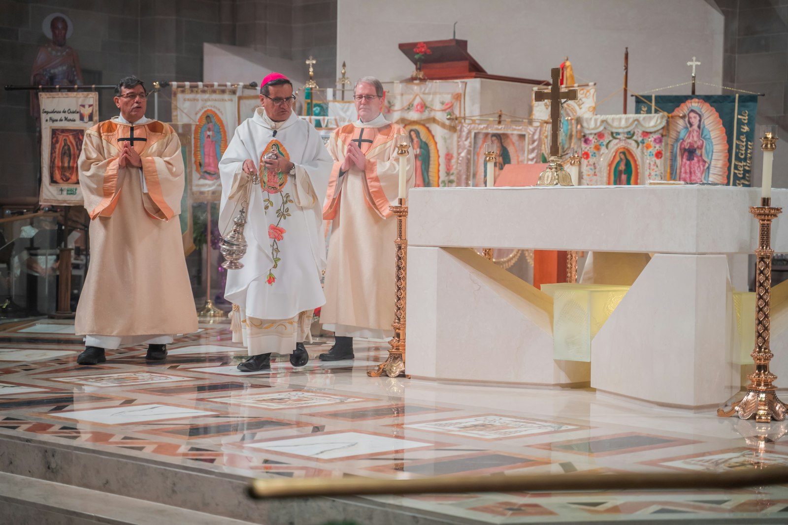 Cada año, aumenta el número de fieles que participan en la Misa anual en la Cathedral of the Most Blessed Sacrament para celebrar la festividad de la Santísima Virgen de Guadalupe.