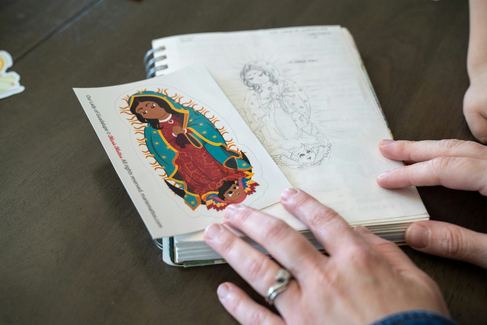 Actualmente, Mattos vende sus pegatinas en Etsy, en su página web y en varias tiendas católicas de Michigan, como el Solanus Casey Center de Detroit, la librería Our Lady of Grace de Ann Arbor, la librería católica Celtic Cove de Oxford y la Basílica de Santa Ana de Detroit.