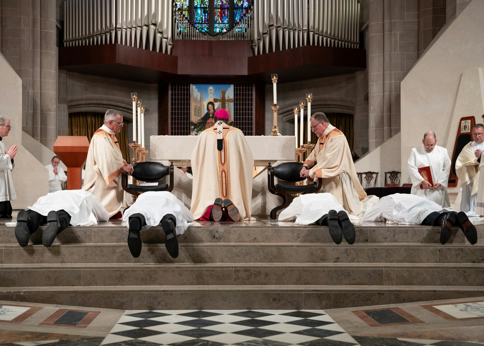 Durante su homilía, el Arzobispo Vigneron señaló que el diaconado es un don de Dios para que sacerdotes y obispos cuenten con colaboradores fieles en la misión del Reino.