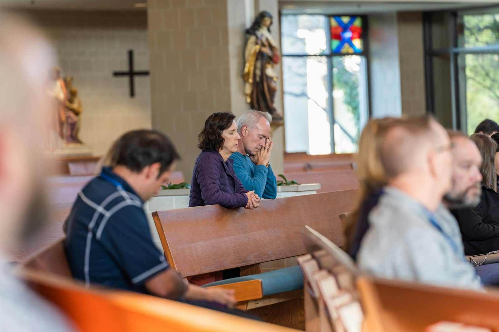Cheryl y David Trost de la parroquia de St. John Neumann en Canton oran juntos durante la conferencia.