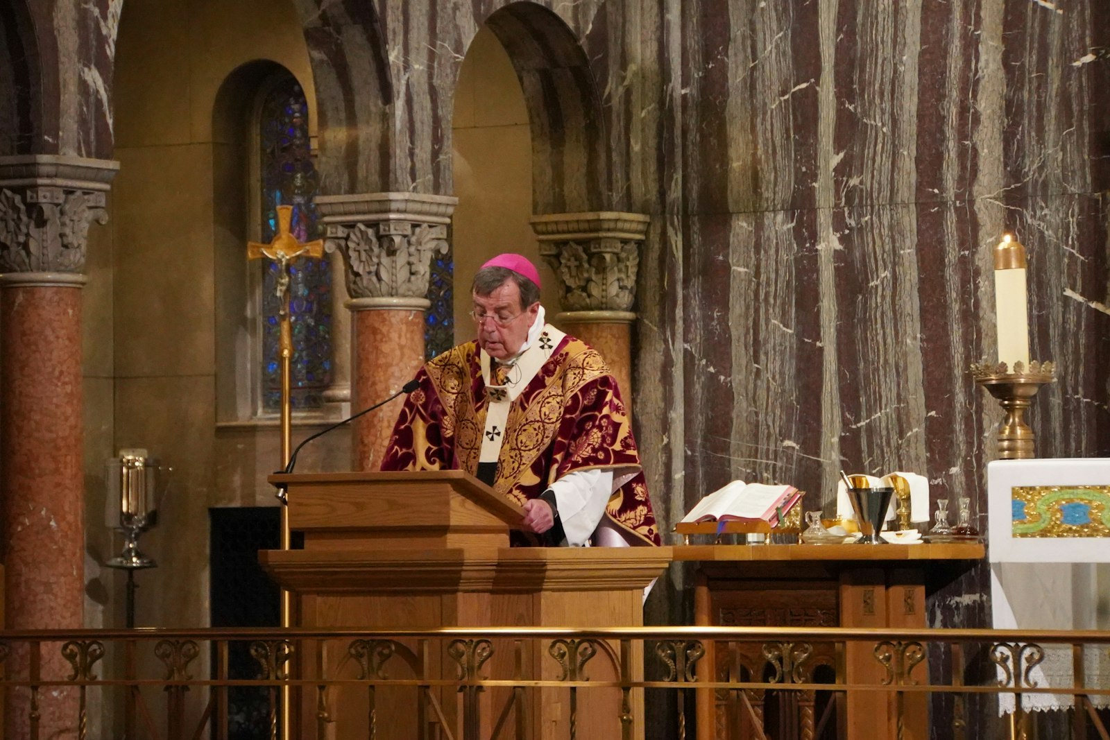 El arzobispo Vigneron pidió a los fieles que oren para que cuando lleguemos a la Pascua, seamos renovados en nuestra relación con Cristo.