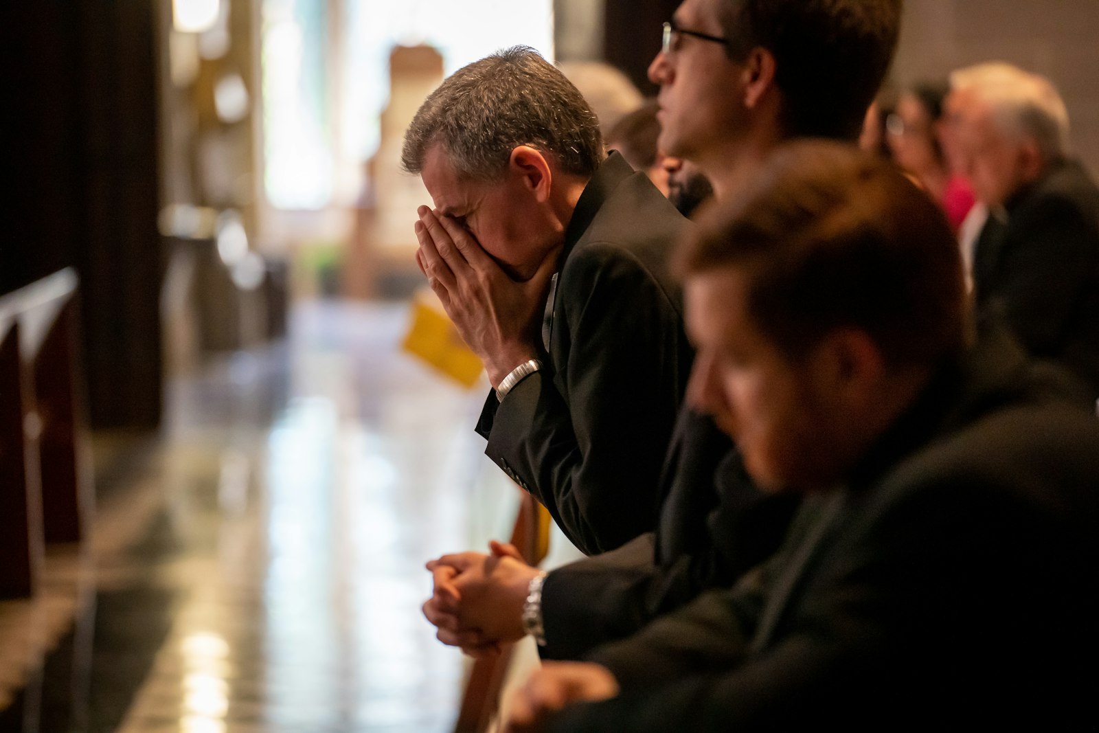 En la vigilia de Pentecostés, el 4 de junio, el Arzobispo Allen H. Vigneron invitó a los fieles de la Arquidiócesis de Detroit a asistir a una Hora Santa en la Catedral del Santísimo Sacramento para pedir a Dios que los hombres respondan al llamado al sacerdocio, lanzando un Año Arquidiocesano de Oración por las Vocaciones Sacerdotales. (Fotos de Valaurian Waller | Detroit Catholic)