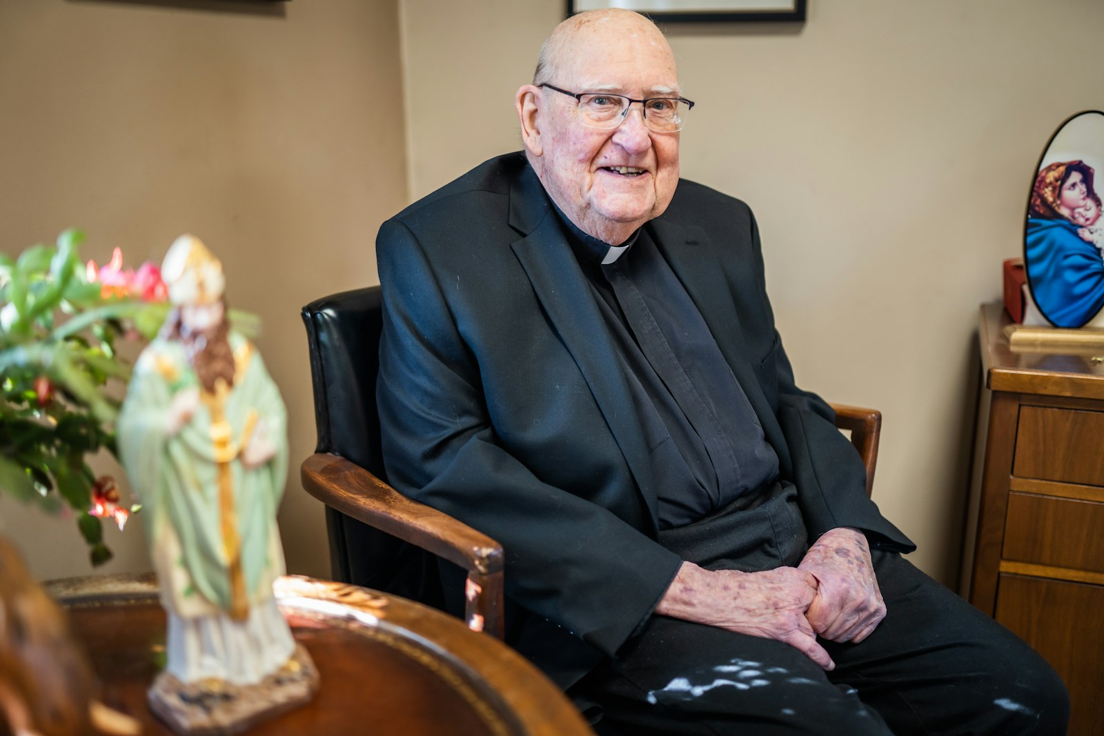 Además de su servicio de muchos años como párroco de la parroquia St. Anselm en Dearborn Heights, Monseñor Moloney, de 92 años, ha dirigido la Sociedad para la Propagación de la Fe de la Arquidiócesis de Detroit durante más de 50 años. Incluso recientemente, sus esfuerzos generaron más para las misiones que cualquier diócesis en los Estados Unidos.