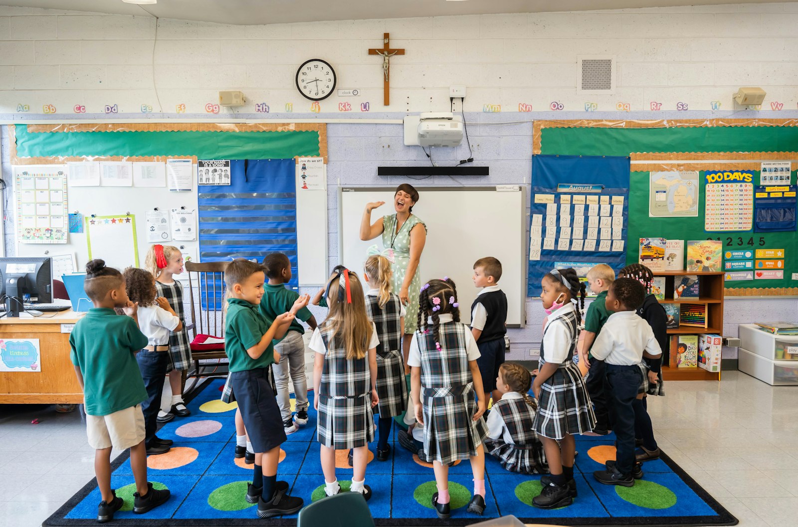 Students at St. Valentine School in Redford participate in a class activity on the first day of school Aug. 29. (Valaurian Waller | Detroit Catholic)
