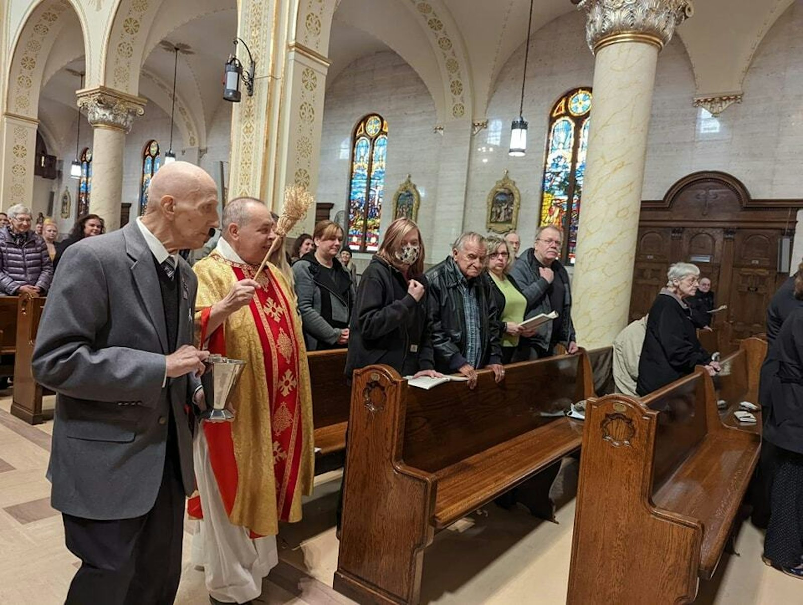 Fr. Janusz Iwan, pictured celebrating Christmas Mass in 2018, served as pastor of St. Hyacinth Parish from 2006 to 2023. Fr. Iwan died Jan. 5. He was 74. (Courtesy of St. Hyacinth Parish)
