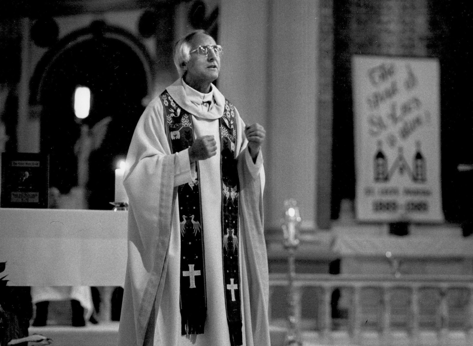 Bishop Gumbleton celebrates Mass at St. Leo Church in Detroit in 1989 to mark the parish's 100th anniversary. (File photo)