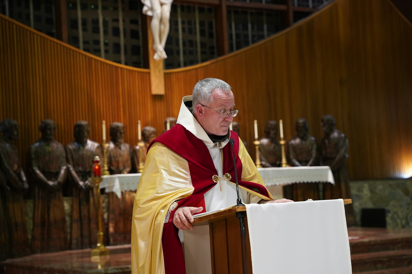 Padre Alex Kratz, OFM, pronunció un sermón el 19 de octubre sobre los peligros de la Propuesta 3, llamando a los católicos a aumentar su oración, defensa y esfuerzos a medida que se acercan las elecciones del 8 de noviembre. Independientemente del resultado, dijo, "Estamos llamados a ser fieles, no exitosos, como dijo la Madre Teresa".