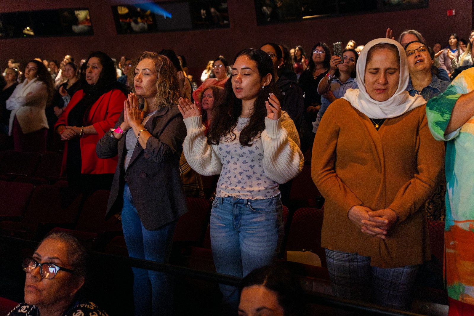 Paty recordó a las asistentes la importancia de la oración del corazón, esa oración sincera y profunda que conecta directamente con Dios. Invitó a todas a fortalecer su vínculo con María, quien, como madre, siempre está dispuesta a escuchar y llevar las necesidades ante su Hijo.