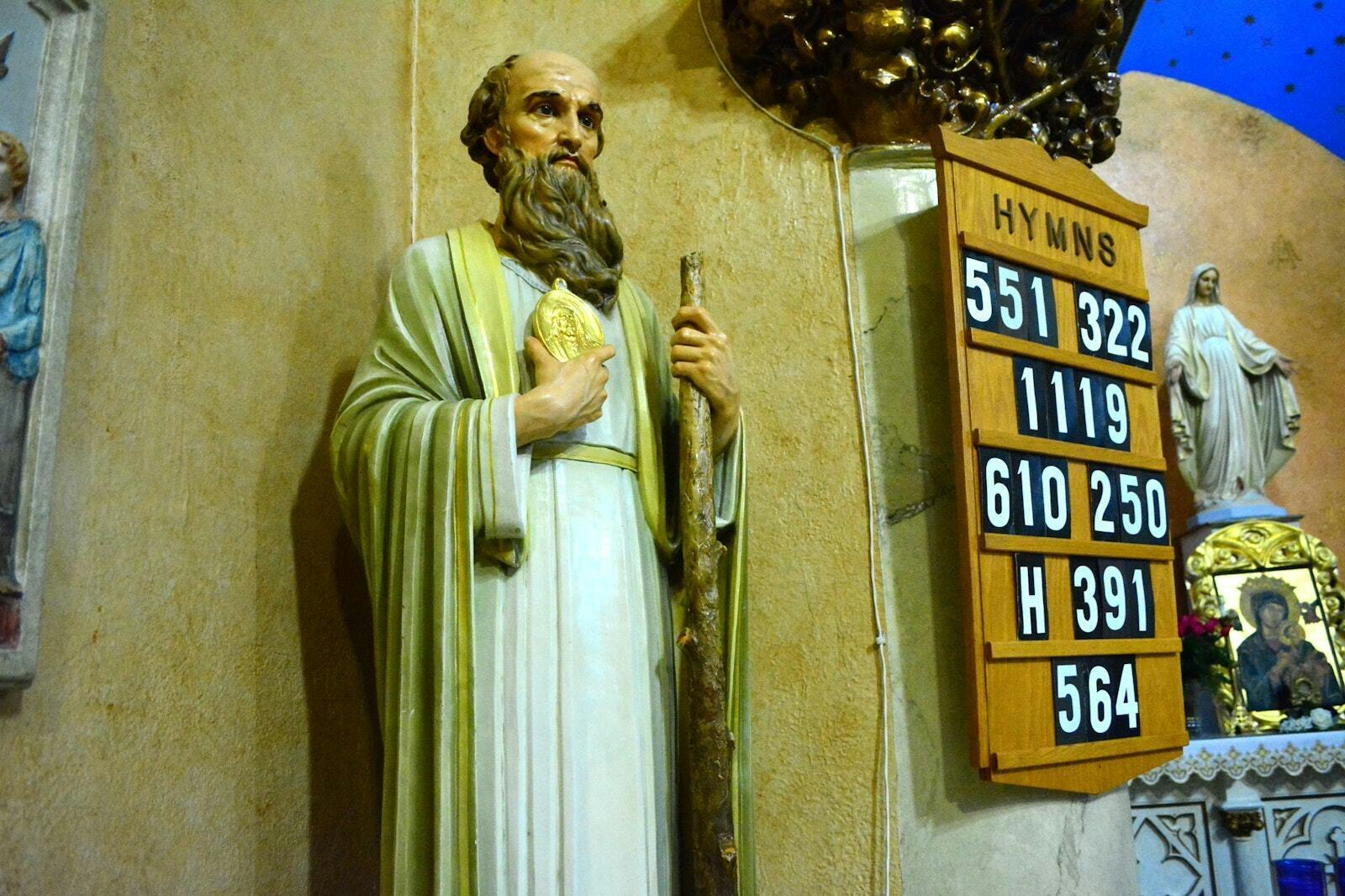 En esta foto de archivo de 2015 se muestra una estatua de San Judas que contiene una reliquia del apóstol en la Immaculate Conception Parish en Lapeer. Se cree que la estatua es la misma ante la cual rezó el actor Danny Thomas para pedirle ayuda a San Judas durante un período difícil en su vida. Posteriormente, Thomas fundó el St. Jude Children's Research Hospital en agradecimiento por la intercesión del santo. (Michael Stechschulte | Detroit Catholic)
