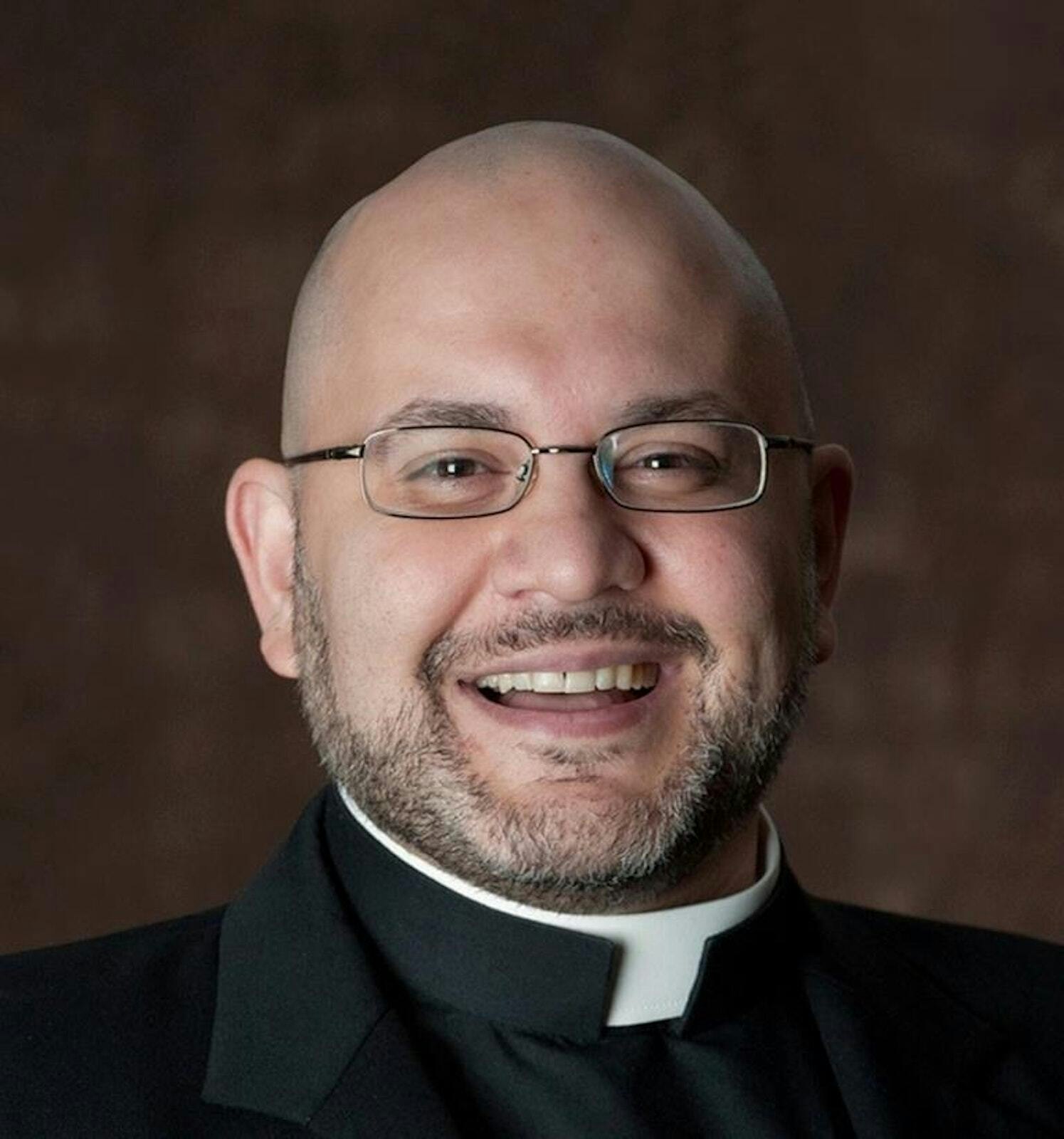 El P. Carlos Martins, CC, director de Tesoros de la Iglesia, se muestra en esta foto sin fecha.