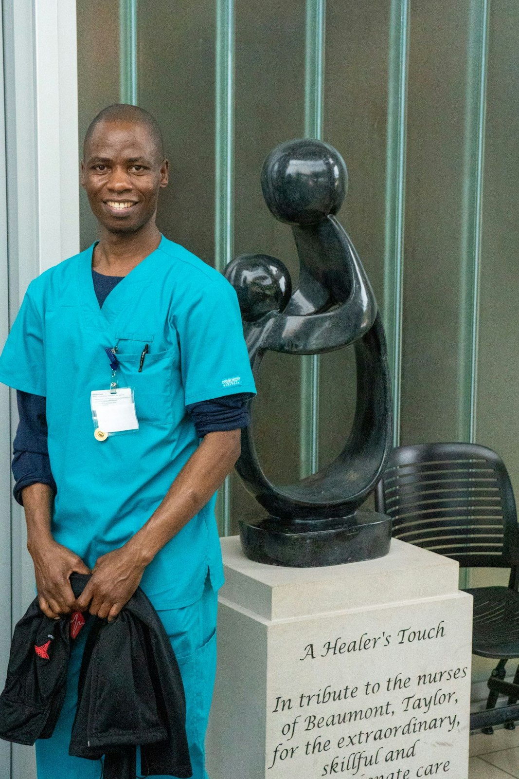 Después de llegar a los Estados Unidos, Kirembwe descubrió la formación de auxiliar de enfermería en Health Care Solutions en Detroit, y se certificó en 2015. (Matthew Rich | Especial para Detroit Catholic)