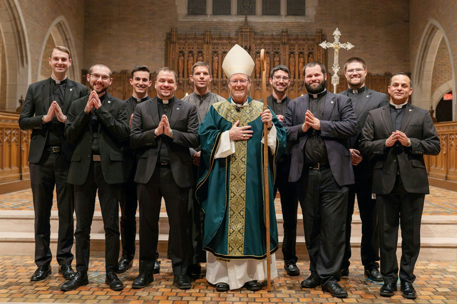 Nueve seminaristas de segundo año fueron instituidos en el ministerio de lector, como señal de su creciente devoción a la palabra de Dios.