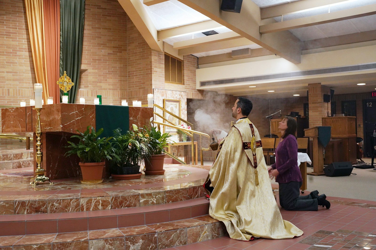 Fr. Mario Amore, director of the Archdiocese of Detroit's Department of Evangelization and Missionary Discipleship, leads adoration of the Blessed Sacrament at St. Fabian Parish in Farmington Hills on Nov. 12. Fr. Amore led the congregation in reflecting on some of the messages that were expressed at the National Eucharistic Congress this summer.