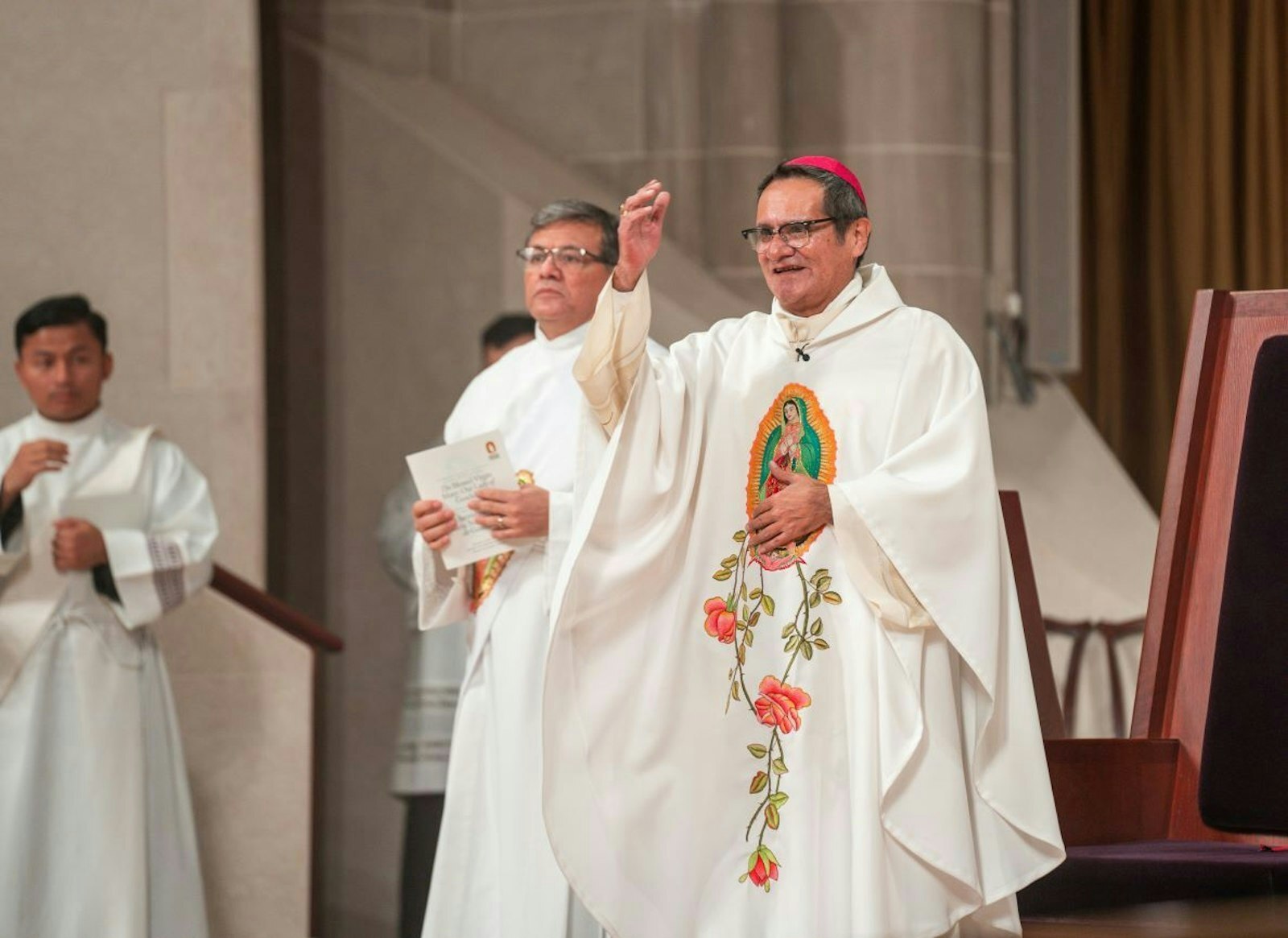 Esa es nuestra misión: proclamar la Buenas Nueva en la Iglesia, en Detroit”, dijo el Obispo Cepeda. “Dentro de nuestra Familia de Parroquias, en nuestras parroquias y en nuestras familias, debemos proclamar esta buena nueva.”