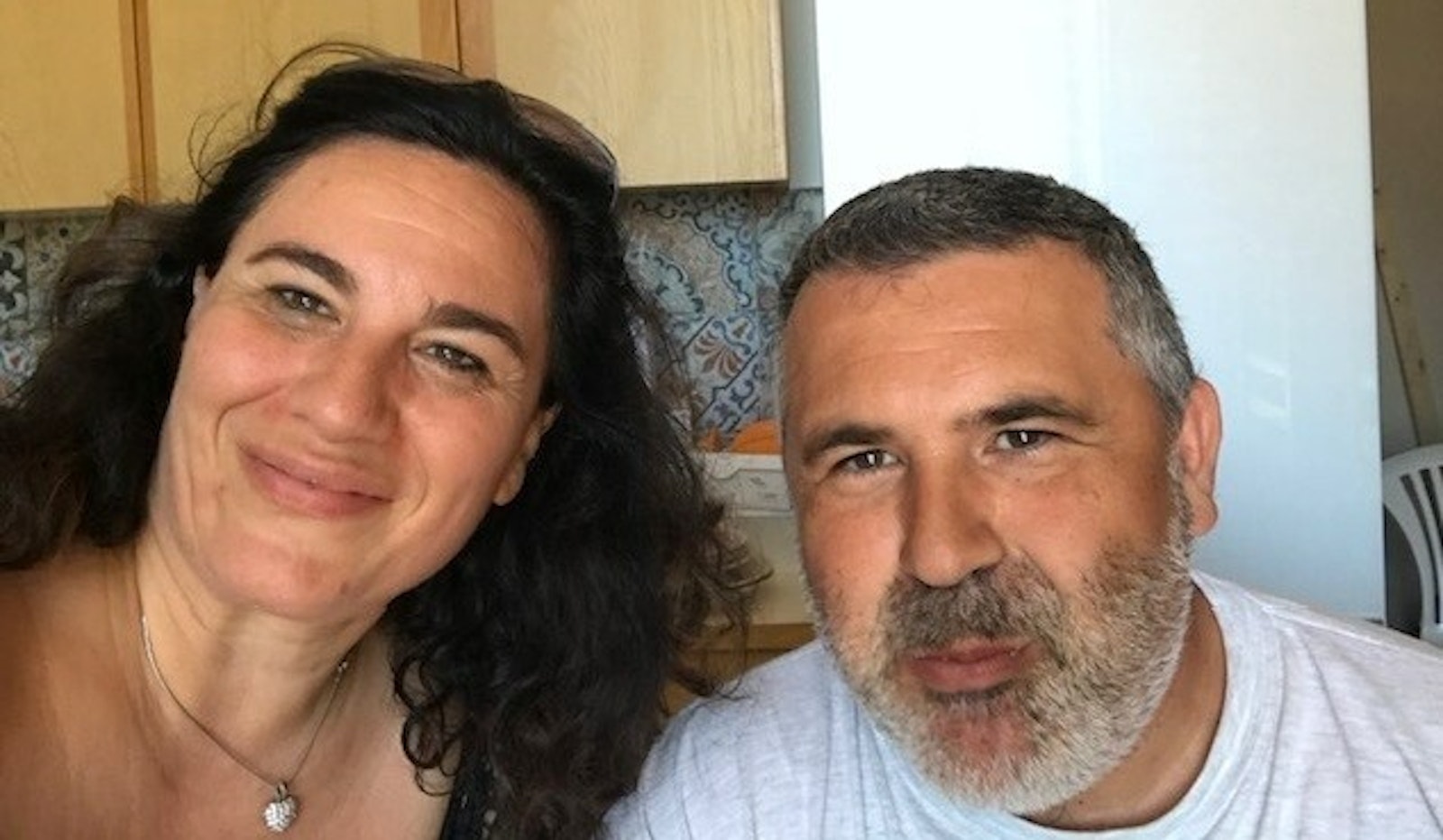 Maria-Pia Palazzolo, de Washington Township, aparece en la foto con su hermano, Giovanni Bartolotta. Tras un terrible accidente de moto en 2003, Bartolotta tuvo una visión de la Beata María de Jesús, a la que atribuye haberle salvado la vida. (Foto de cortesía)