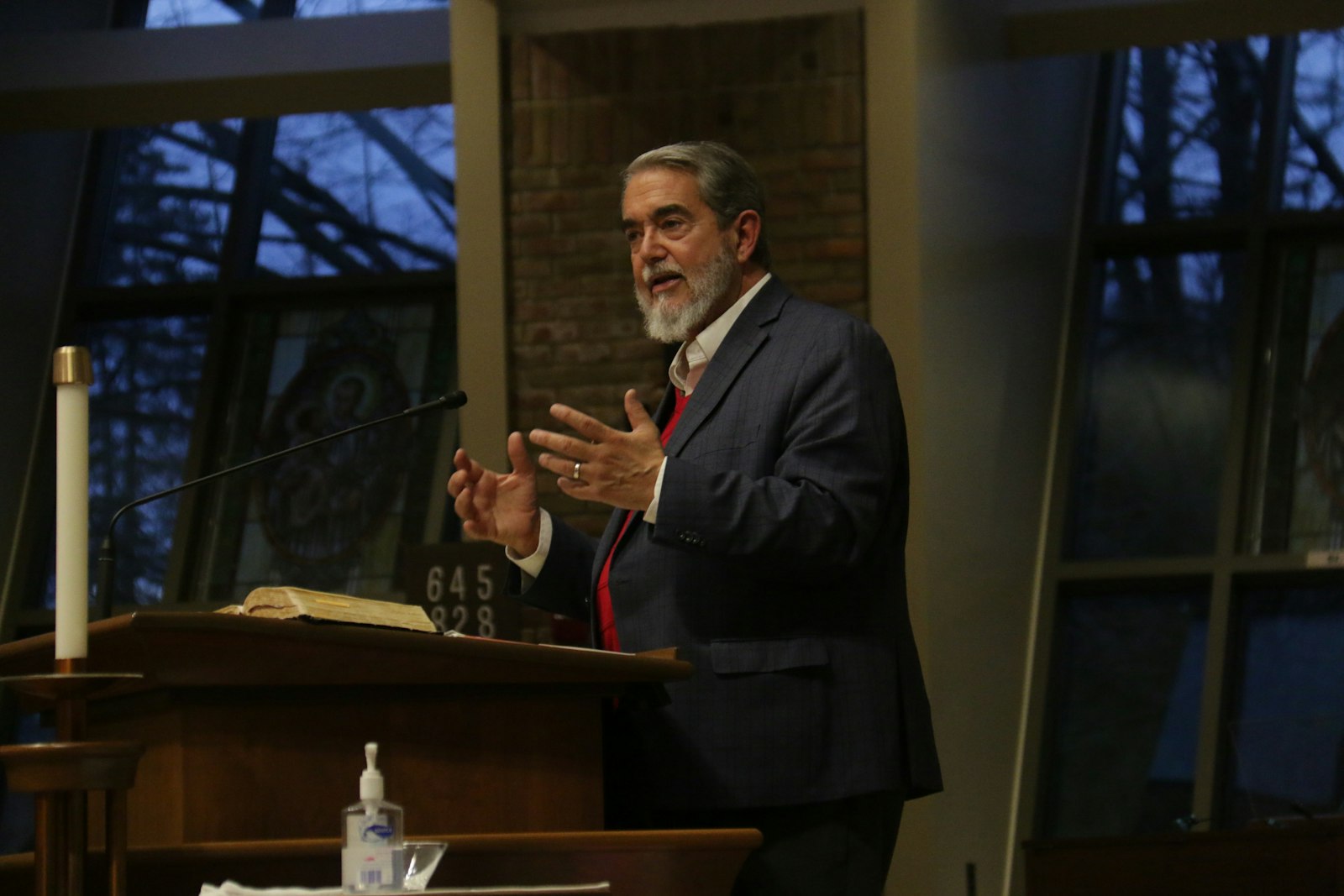 Dr. Hahn explains how Jesus revealing himself to Cleopas and the other disciples during the breaking of the bread emulates what every Catholic experiences in the Real Presence during Mass.