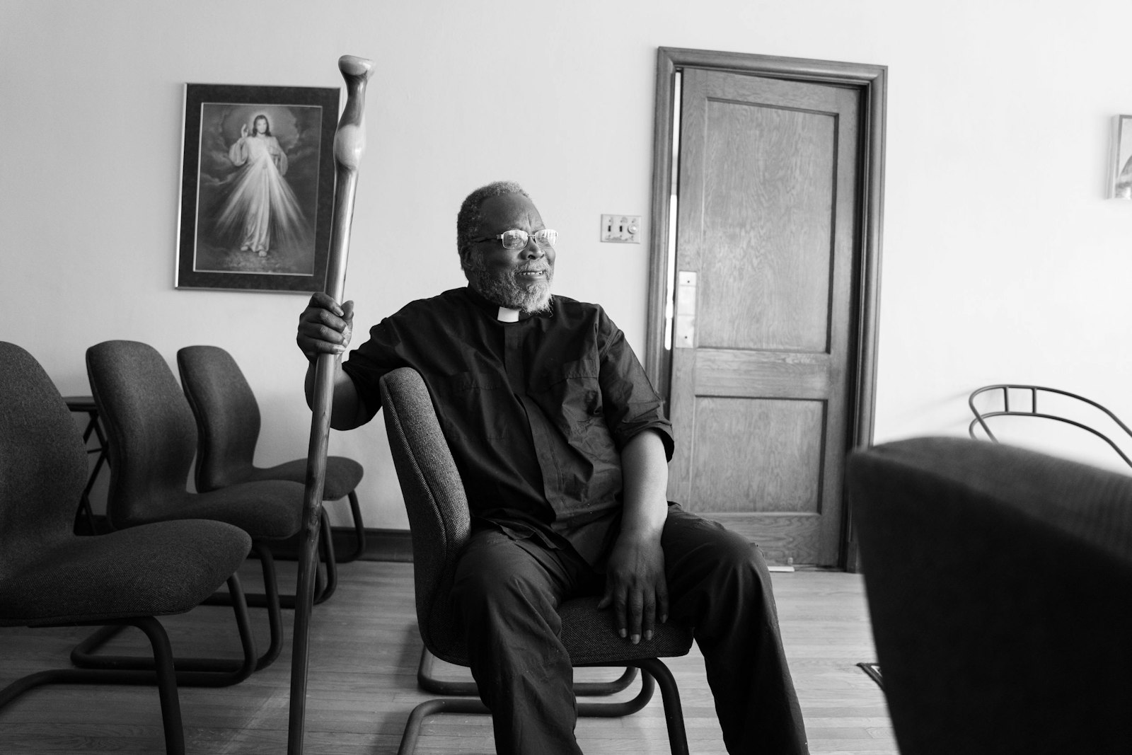 El P. Parker se inspiró al ver una foto de un sacerdote negro de los Crosier y dejó su ciudad natal de Brooklyn, N.Y., a los 14 años para estudiar en el seminario menor de los Crosier en Indiana. El P. Parker dijo que la Arquidiócesis de Detroit y la Iglesia en general tienen que hacer más para fomentar las vocaciones sacerdotales entre los hombres afroamericanos.