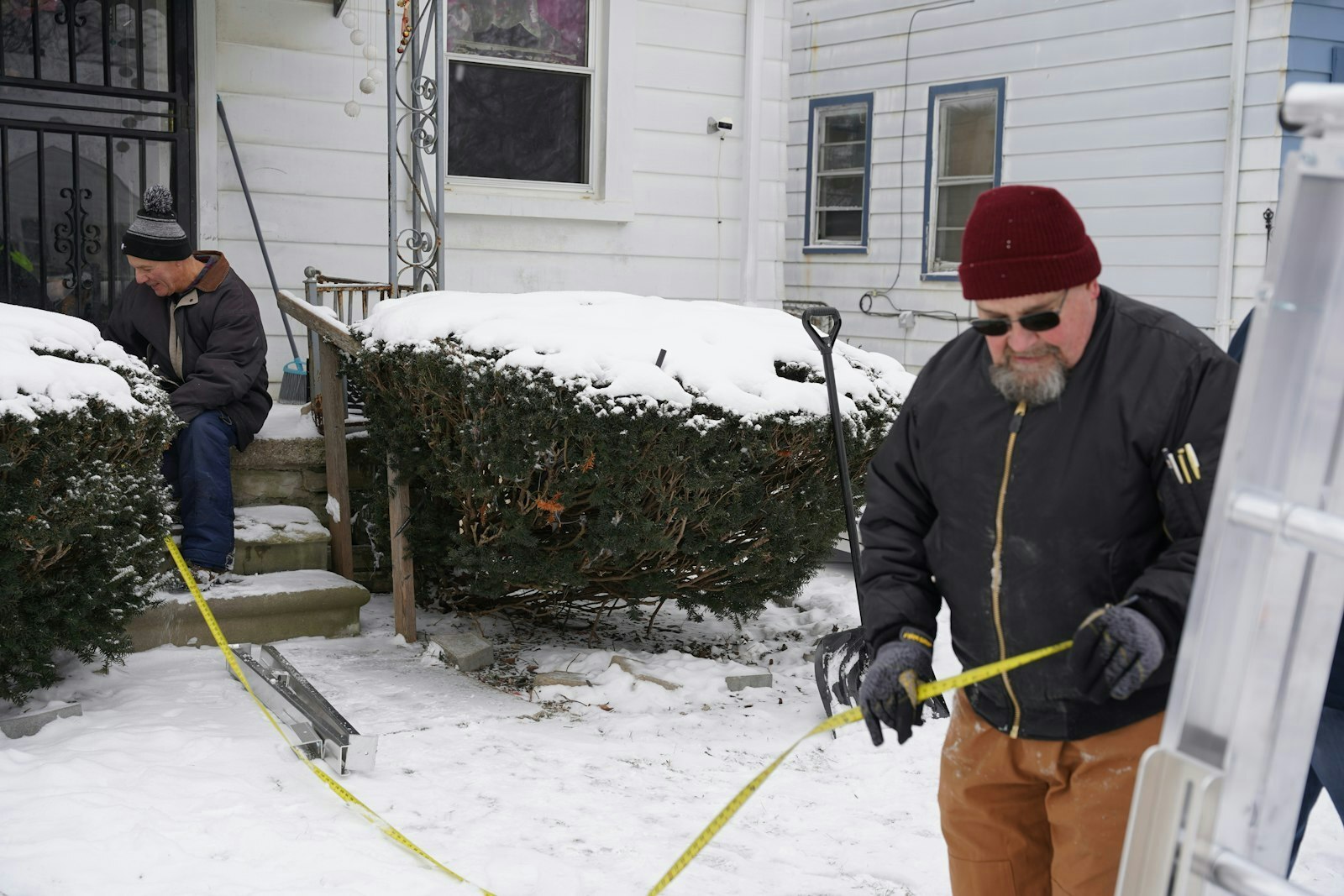 Joseph's Helpers solicitó una subvención al Michigan Department of Health and Human Service’s Children With Special Needs Funds para construir una rampa que permitiera a Alyasseri entrar y salir de su casa en la zona oeste de Detroit. La madre de Alyasseri encontró a St. Joseph's Helpers en Facebook.