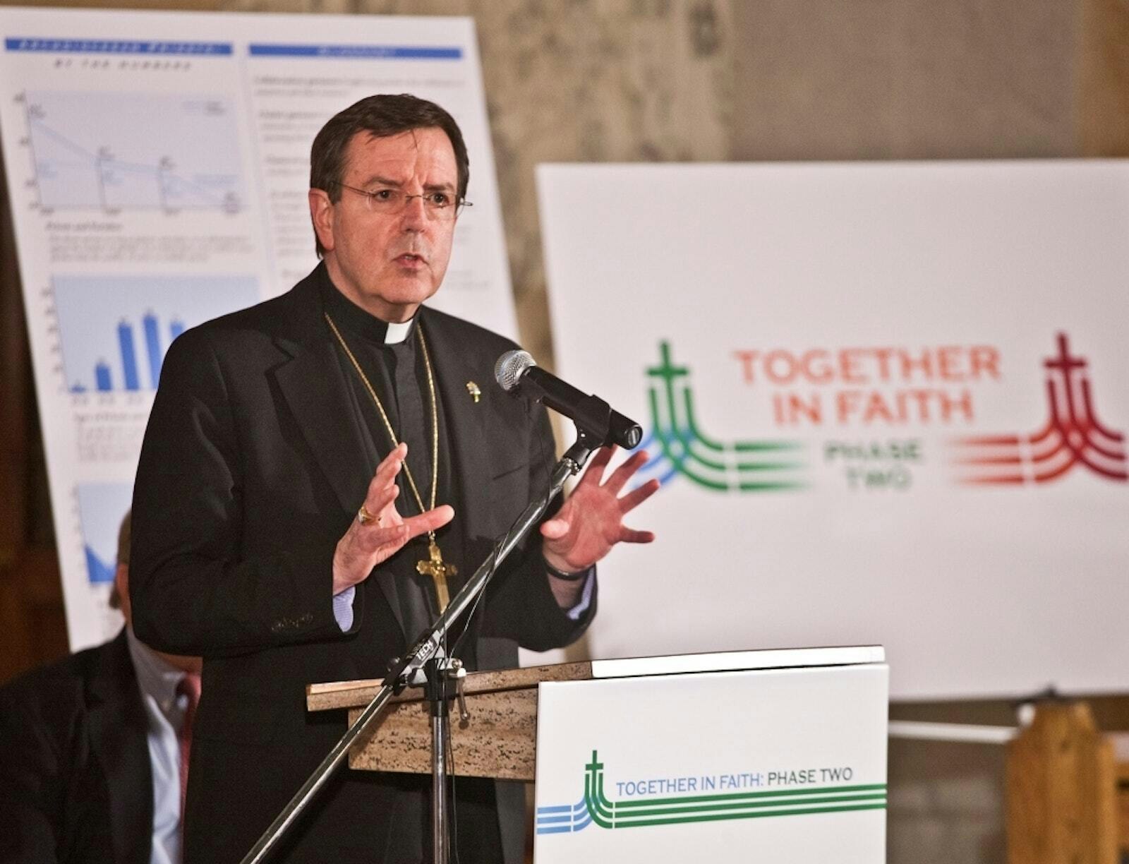 El 20 de febrero de 2012 en una conferencia de prensa en la Transfiguration Church en Detroit, el Arzobispo Vigneron habla sobre el proceso de planificación pastoral "Together in Faith" de la Arquidiócesis de Detroit (Larry A. Peplin | Foto de archivo de Detroit Catholic)