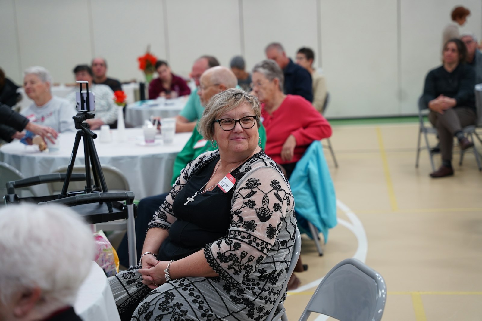 Roxanne Hundsrucker, coordinadora de servicios cristianos en la Parroquia Holy Family en Novi, dijo que la parroquia comenzó su programa Walking With Moms in Need hace dos años. Durante el panel, los representantes de la Arquidiócesis de Detroit alentaron a las parroquias a considerar formas de llegar a las madres que necesitan apoyo durante un embarazo no planificado.