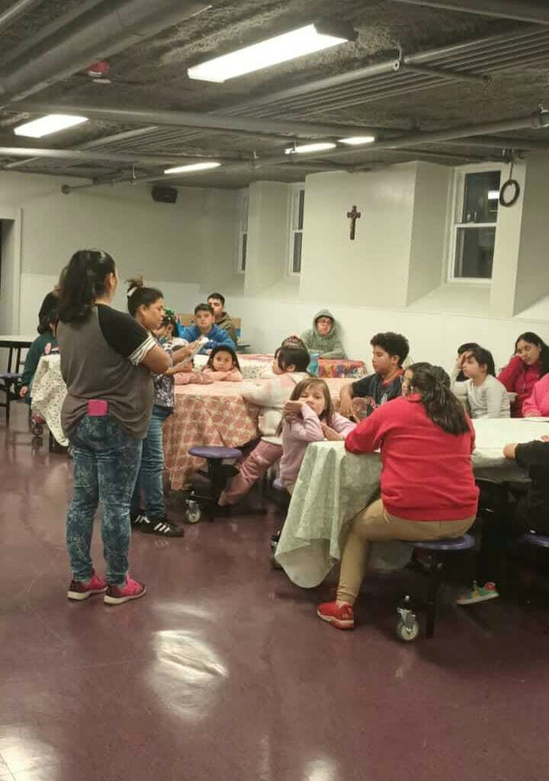 Muchos de los que vivieron la experiencia de Revive regresan como facilitadores, ofreciendo su tiempo y talento de manera voluntaria para que cada detalle, desde el cuidado de niños hasta la organización, salga bien. (Foto cortesía de Marcela Solís)