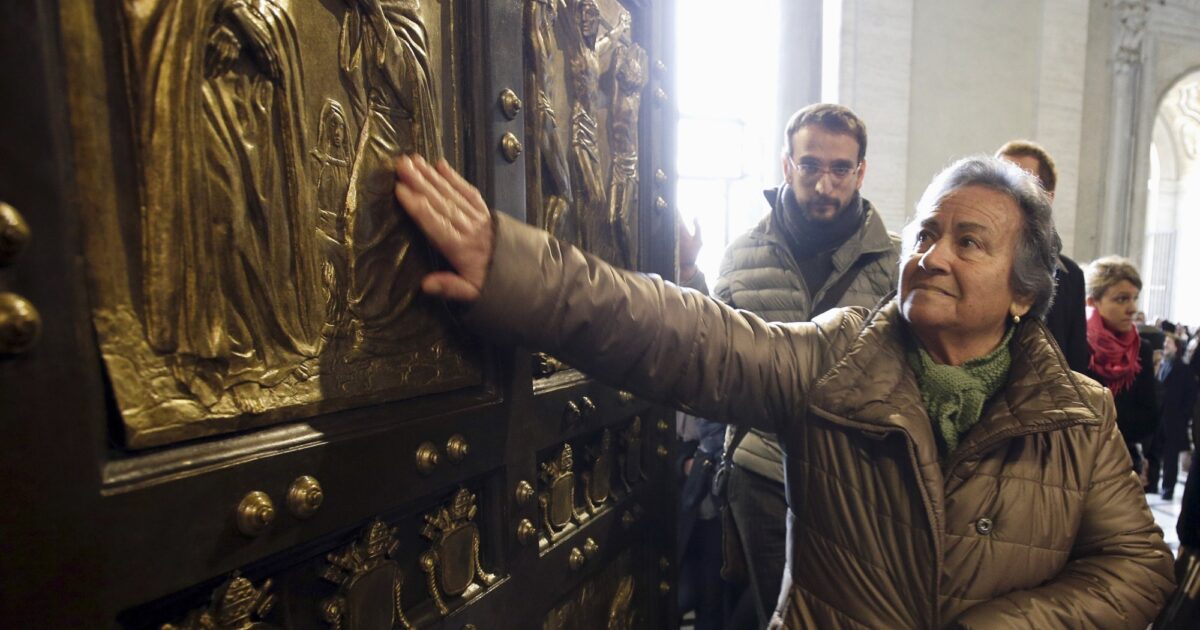 Vatican announces 'Pilgrims of Hope' as motto for Holy Year 2025