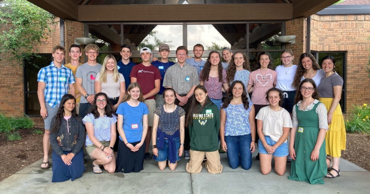 Young pro-life interns spend summer changing hearts and minds in Novi area – Detroit Catholic