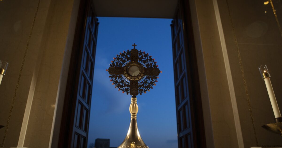 How do we avoid taking the Blessed Sacrament for granted? - Detroit ...