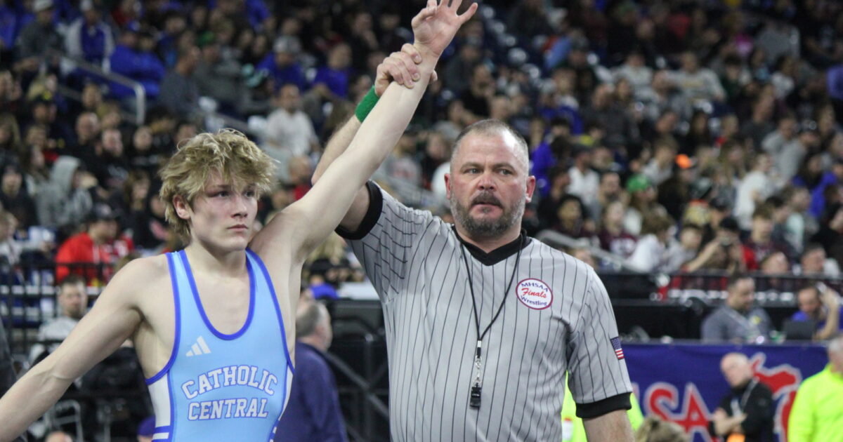 Jones sets state record, wins state title in 165-pound class