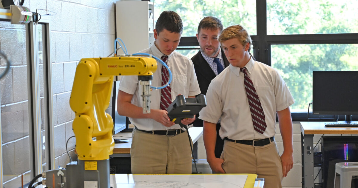 Everest features state-of-the-art robotics programming in new Innovations Lab- Detroit Catholic