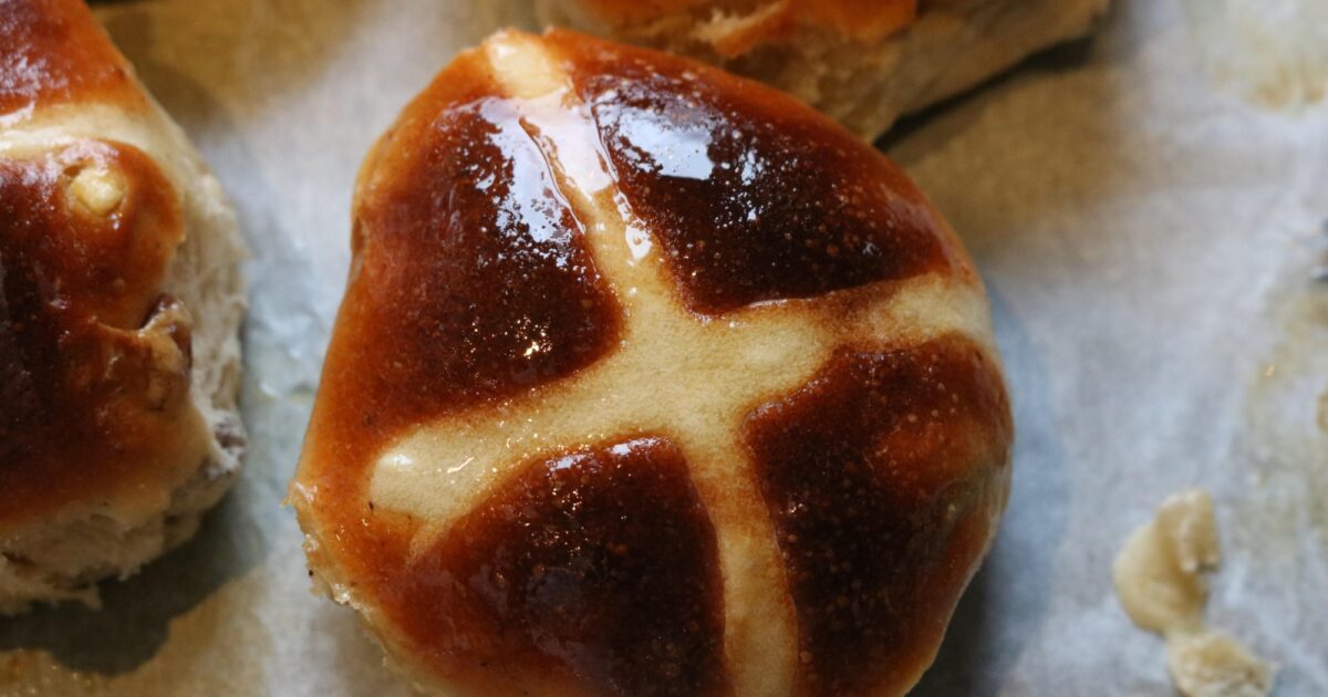 Hot cross buns How Pope Gregory IX and St. Clare of Assisi began a