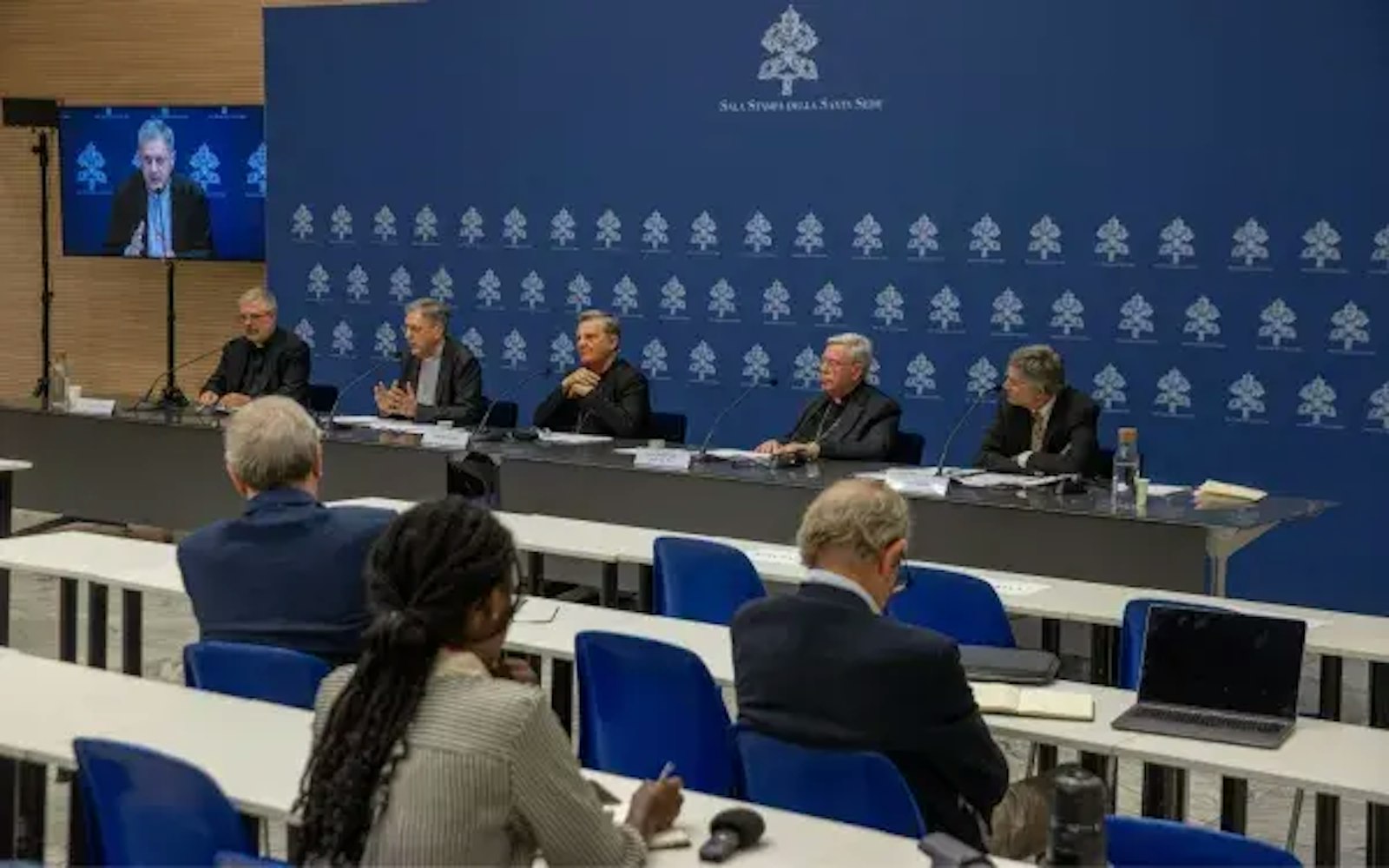 Los organizadores hablan sobre la próxima segunda sesión del Sínodo de la Sinodalidad en una conferencia de prensa en la Oficina de Prensa de la Santa Sede, el lunes 16 de septiembre de 2024. Crédito: Daniel Ibáñez / EWTN News.