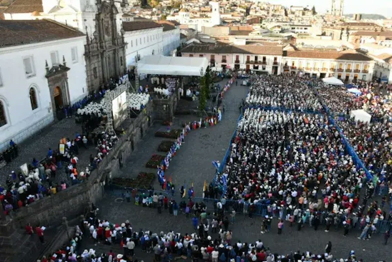 Misa en la Plaza de San Francisco que precedió a la procesión del 53° Congreso Eucarístico Internacional. Crédito: IEC2024