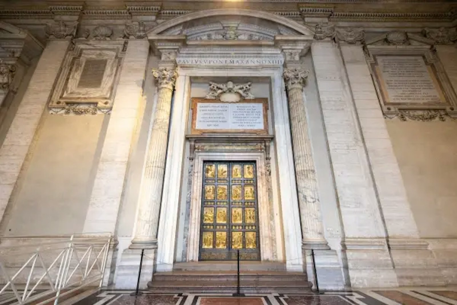 Puerta Santa en la Basílica de San Pedro. Crédito: Daniel Ibáñez/ EWTN News