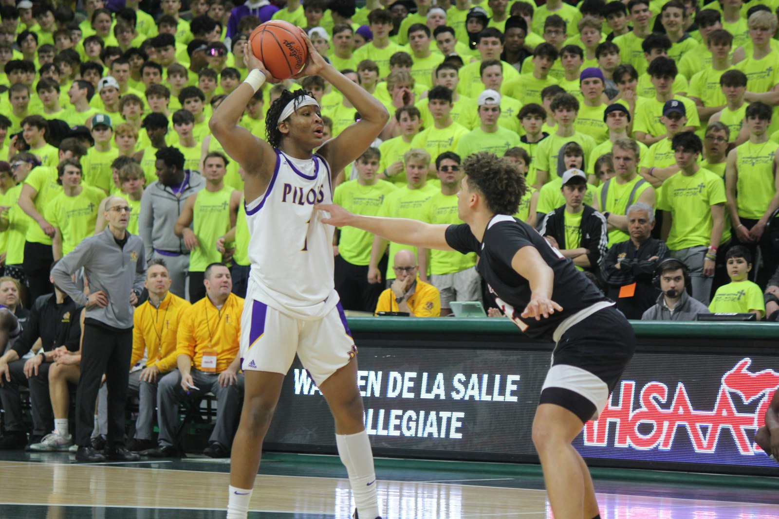 Guard Triston Nichols handles the ball in the semi-final win over Grand Rapids Northview. His 17 points, including 7-of-8 free throws, were key to DeLaSalle’s championship victory over Grand Blanc.